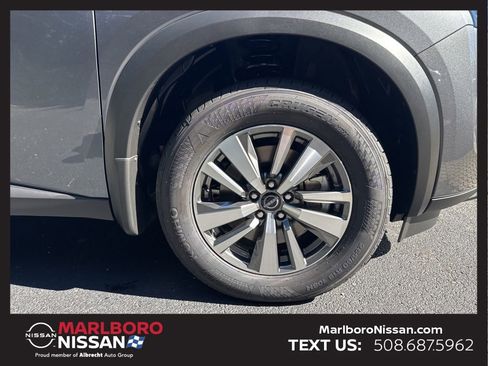 New 2025 Nissan Pathfinder SL w/ Black Appearance Package image 10