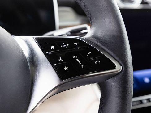 Used 2025 Mercedes-Benz GLC 350e 4MATIC w/ Driver Assistance Package image 13