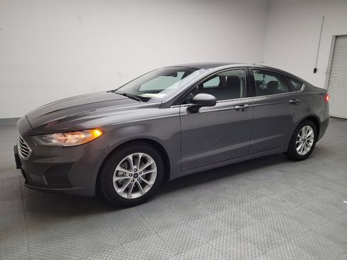 Used 2020 Ford Fusion SE image 2