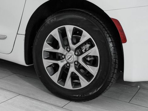 Used 2023 Chrysler Pacifica Pinnacle image 49