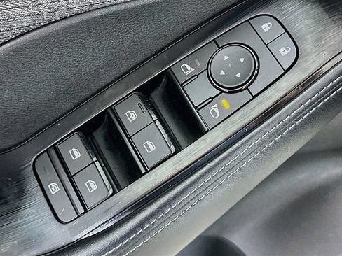 Used 2023 Nissan Rogue SV FWD image 18