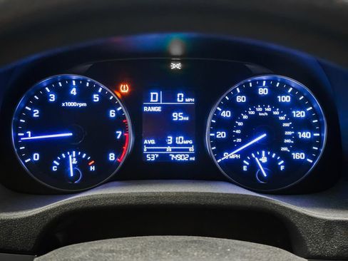 Used 2017 Hyundai Elantra SE image 24