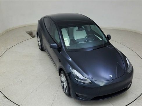 Used 2024 Tesla Model Y Long Range image 79