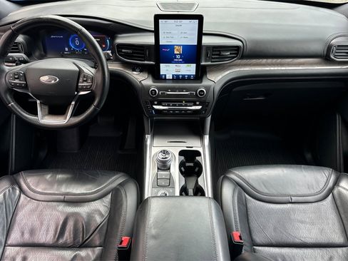 Used 2020 Ford Explorer Platinum w/ Premium Technology Package image 13