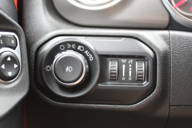Used 2018 Jeep Wrangler Unlimited Rubicon AWD/4WD image 16