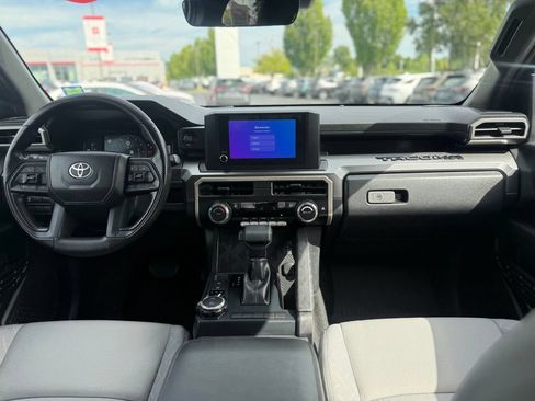 Certified 2025 Toyota Tacoma SR5 AWD/4WD image 20