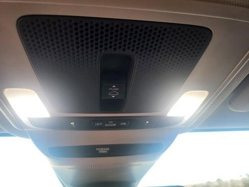 Used 2025 Honda HR-V EX-L image 20