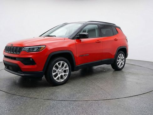 Used 2025 Jeep Compass Limited image 3