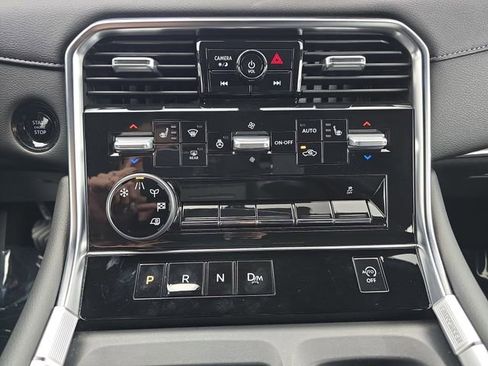 Used 2025 Nissan Armada SL image 33