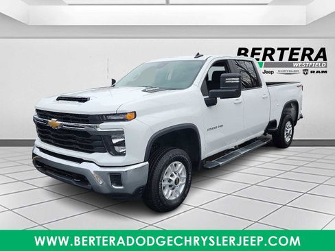 Used 2024 Chevrolet Silverado 2500 LT image 3