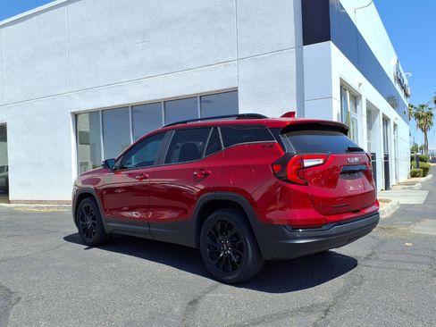 Used 2023 GMC Terrain SLE w/ Driver Convenience Package FWD image 8