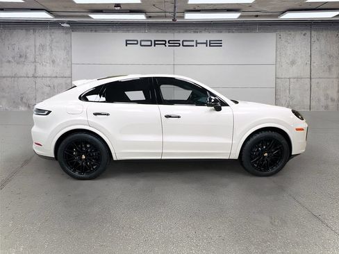 Certified 2025 Porsche Cayenne E-Hybrid Coupe AWD/4WD image 8