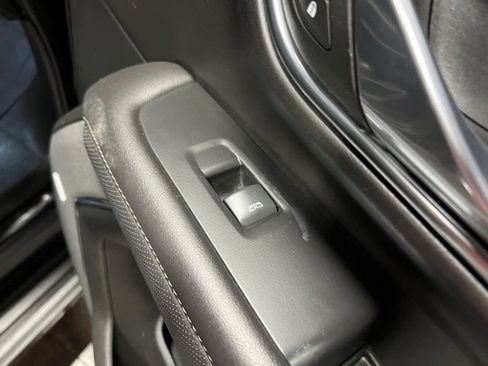 Used 2023 GMC Yukon XL SLT image 31