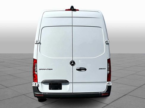 Used 2025 Mercedes-Benz Sprinter 2500 image 4