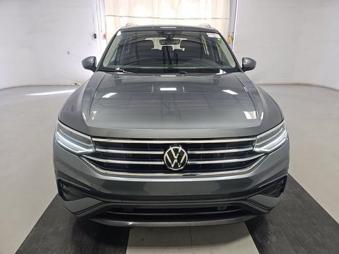 Used 2024 Volkswagen Tiguan SE FWD image 2