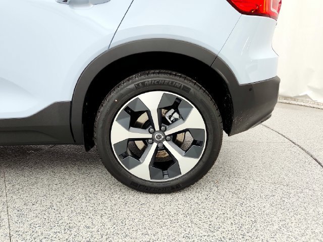 New 2026 Volvo XC40 B5 Plus w/ Protection Package Premier AWD/4WD image 33