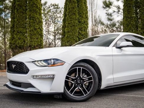 Used 2018 Ford Mustang Premium image 3