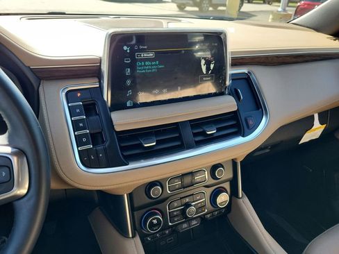 Used 2024 Chevrolet Suburban Premier image 12