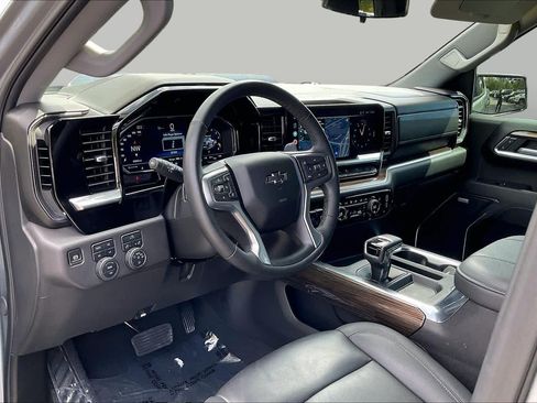 Used 2025 Chevrolet Silverado 1500 LT Trail Boss w/ Convenience Package II AWD/4WD image 14