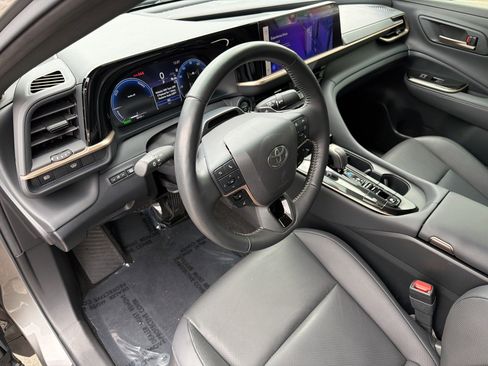 Used 2024 Toyota Crown Platinum image 25
