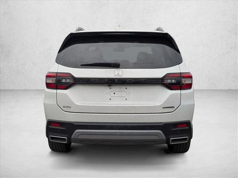Used 2023 Honda Pilot Touring image 6