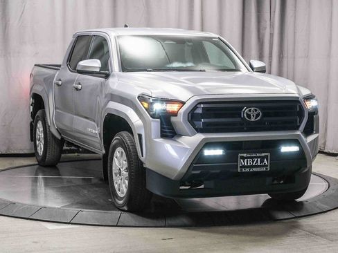 Used 2025 Toyota Tacoma SR5 RWD image 5