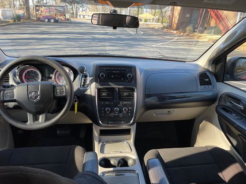 Used 2012 Dodge Grand Caravan SXT image 14