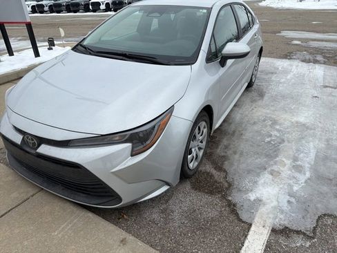 Used 2023 Toyota Corolla LE image 4