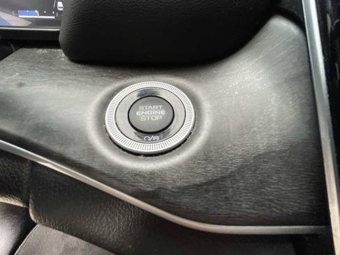 Used 2023 Jeep Grand Cherokee L Limited w/ Luxury Tech Group II image 16