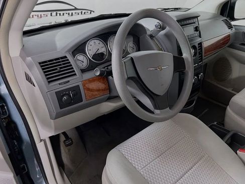 Used 2008 Chrysler Town & Country LX image 10
