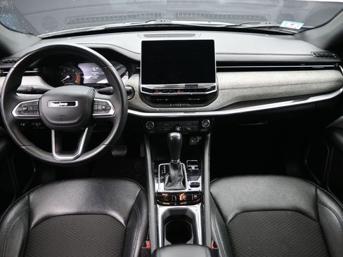 Used 2023 Jeep Compass Latitude image 19