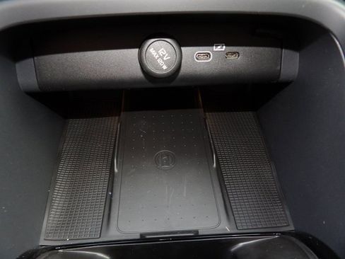 New 2026 Volvo XC40 B5 Plus w/ Protection Package Premier image 16