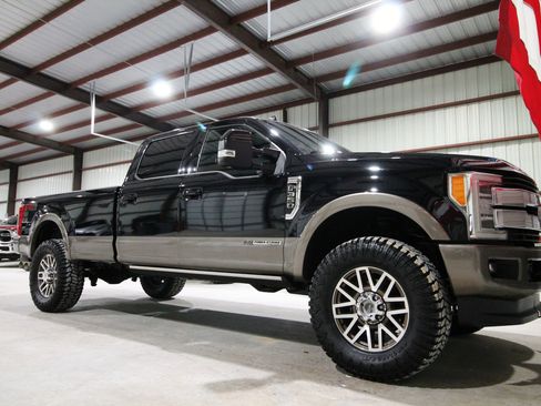 Used 2019 Ford F350 King Ranch w/ King Ranch Ultimate Package AWD/4WD image 16