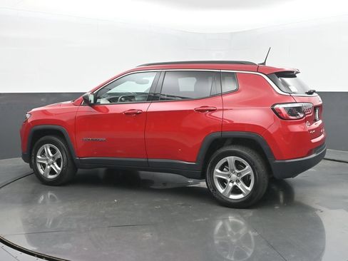 Used 2024 Jeep Compass Latitude AWD/4WD image 3