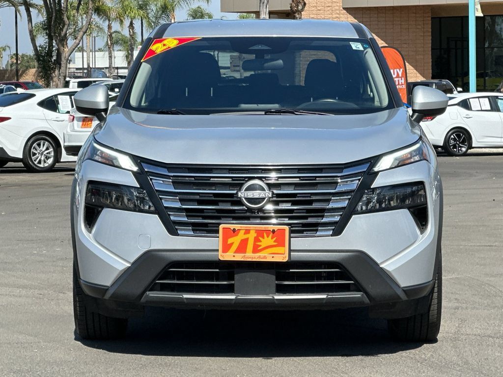 Used 2025 Nissan Rogue SV FWD image 8