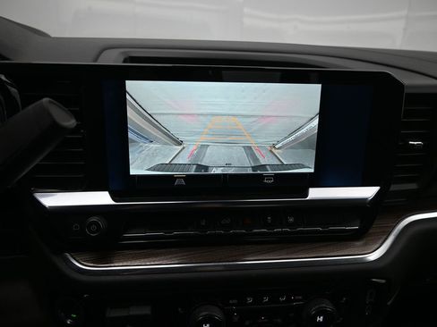 Used 2024 Chevrolet Silverado 2500 LT w/ Convenience Package image 16