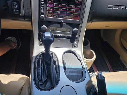 Used 2005 Chevrolet Corvette Coupe w/ Preferred Equipment Group RWD image 32