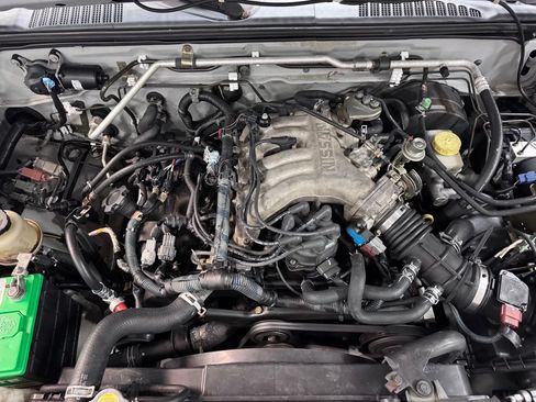 Used 2004 Nissan Frontier XE RWD image 12