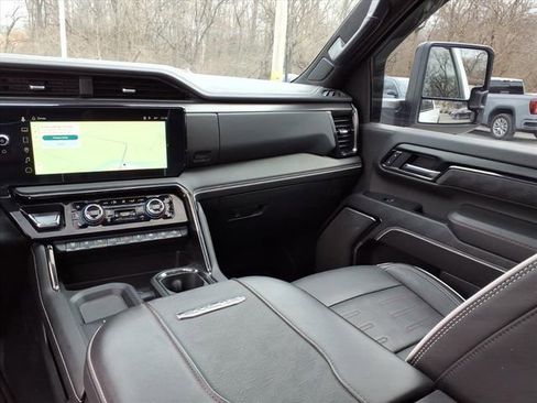 Used 2025 GMC Sierra 2500 AT4X image 27