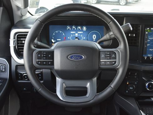 Used 2025 Ford F250 Lariat w/ FX4 Off-Road Package image 11