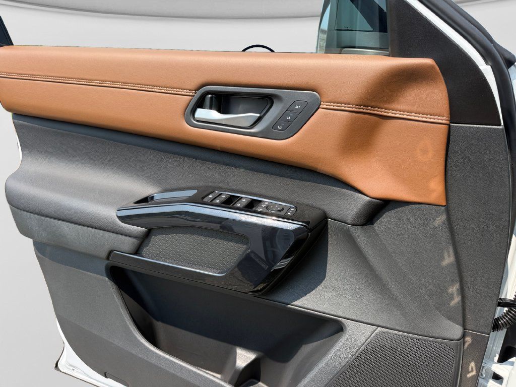 New 2026 Nissan Pathfinder Platinum AWD/4WD image 28