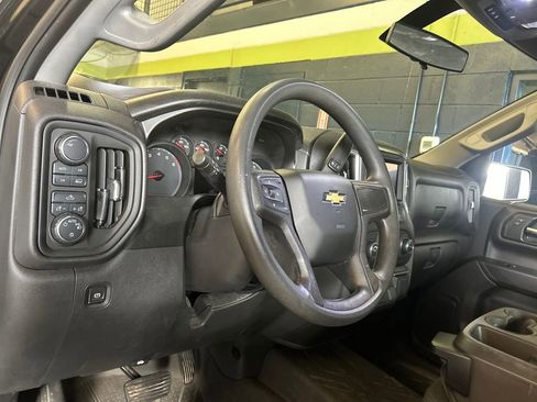 Used 2020 Chevrolet Silverado 1500 Custom w/ Custom Value Package image 8