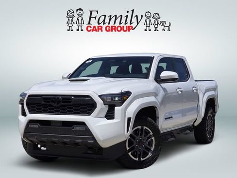 Certified 2025 Toyota Tacoma TRD Sport AWD/4WD image 1