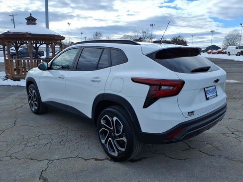 New 2026 Chevrolet Trax RS w/ Sunroof Package image 5