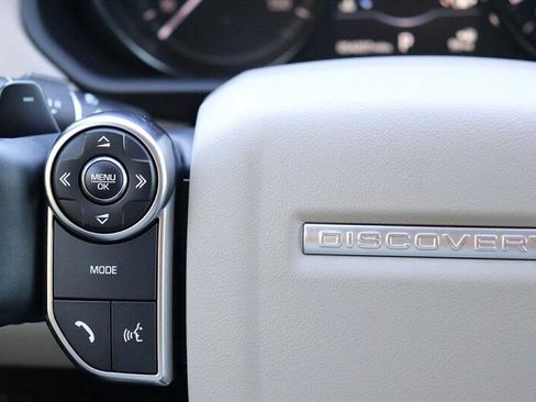 Used 2018 Land Rover Discovery SE image 36