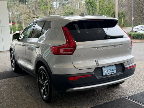 Used 2024 Volvo XC40 B5 Core AWD/4WD image 6