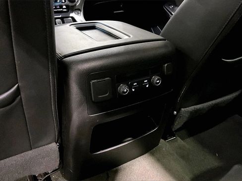 Used 2018 GMC Yukon XL SLT image 32