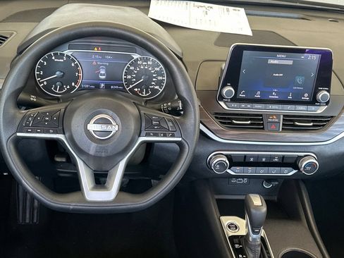 Used 2025 Nissan Altima 2.5 SV FWD image 15