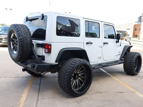 Used 2017 Jeep Wrangler Unlimited Sahara w/ Connectivity Group image 5