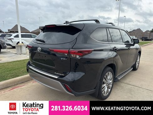 Certified 2025 Toyota Highlander Platinum AWD/4WD image 9